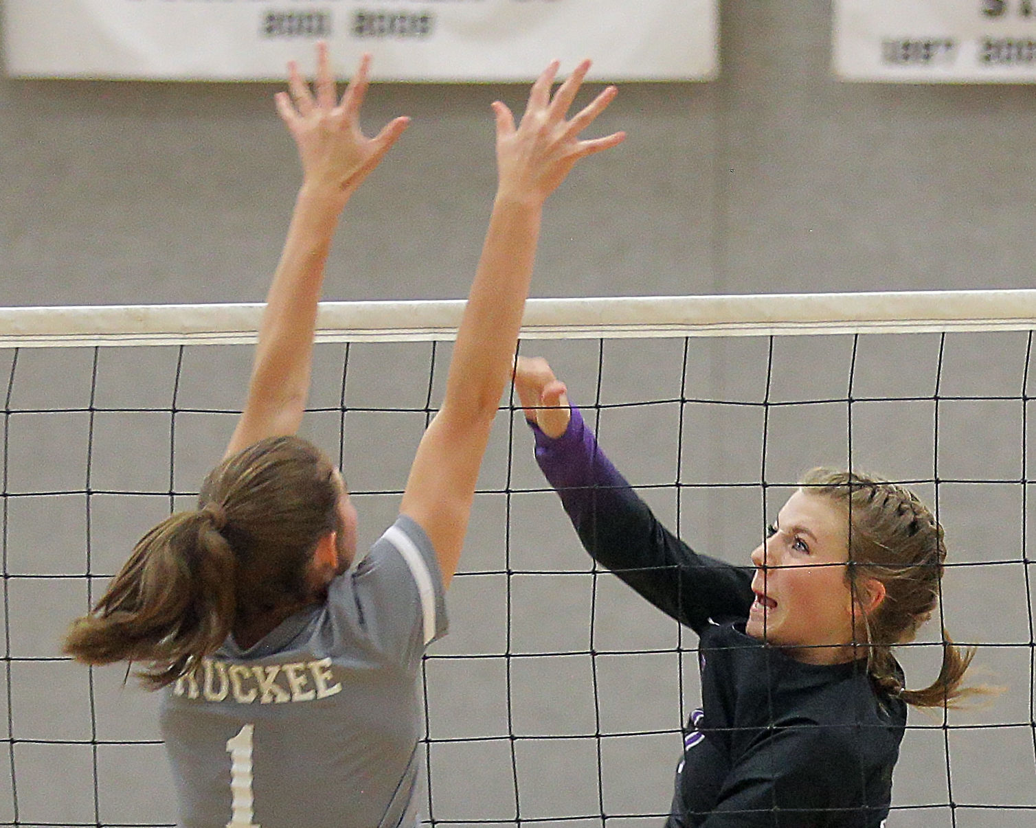 Truckee at Spring Creek Volleyball 05.jpg